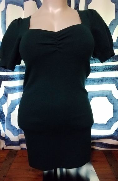 Plus size green dress. - Picture 5 of 7